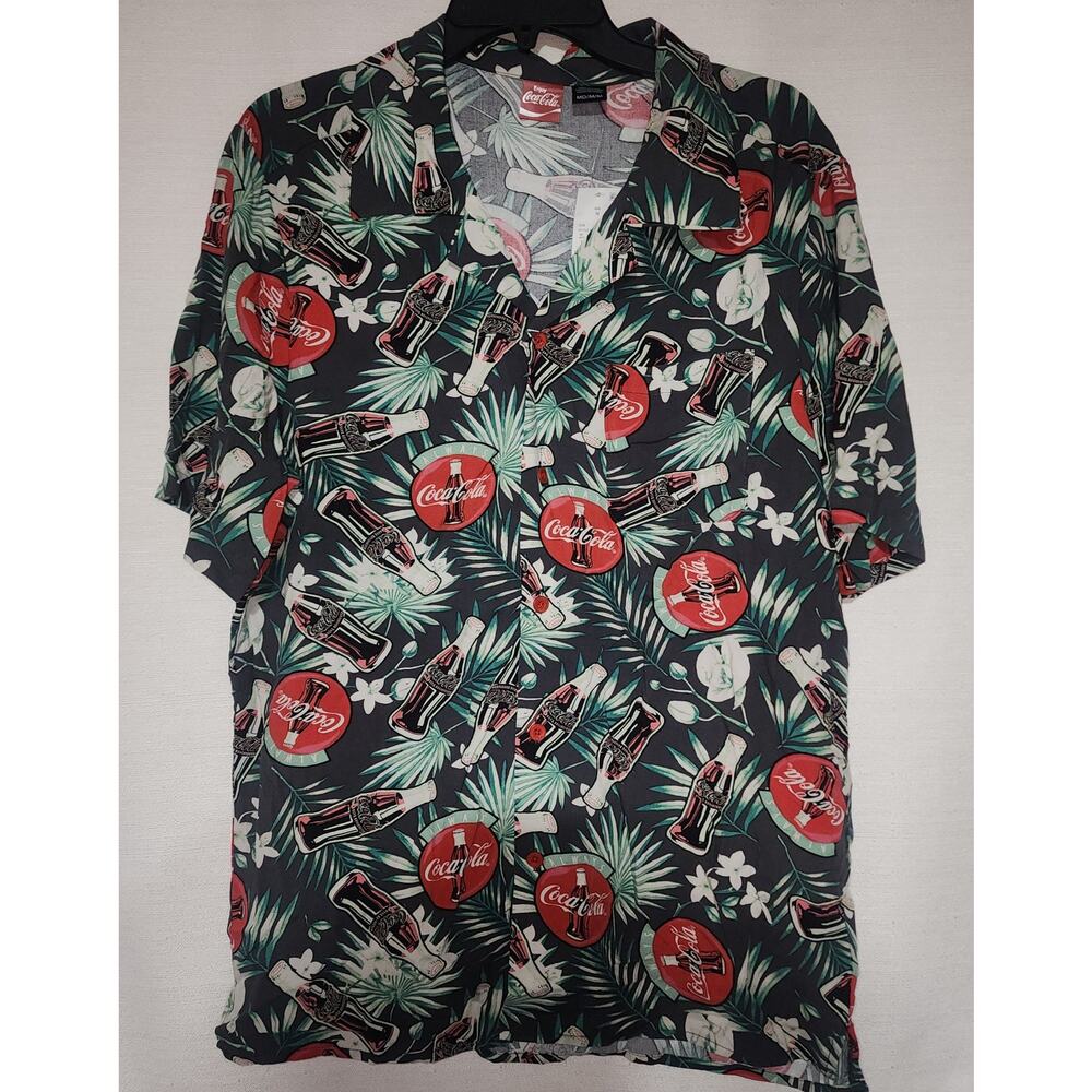 Coca cola collared button down short sleeve shirt medium
